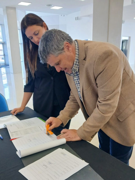 Firma junto al Gobierno Provincial el convenio para la reducción de los impuestos en la boleta de la luz